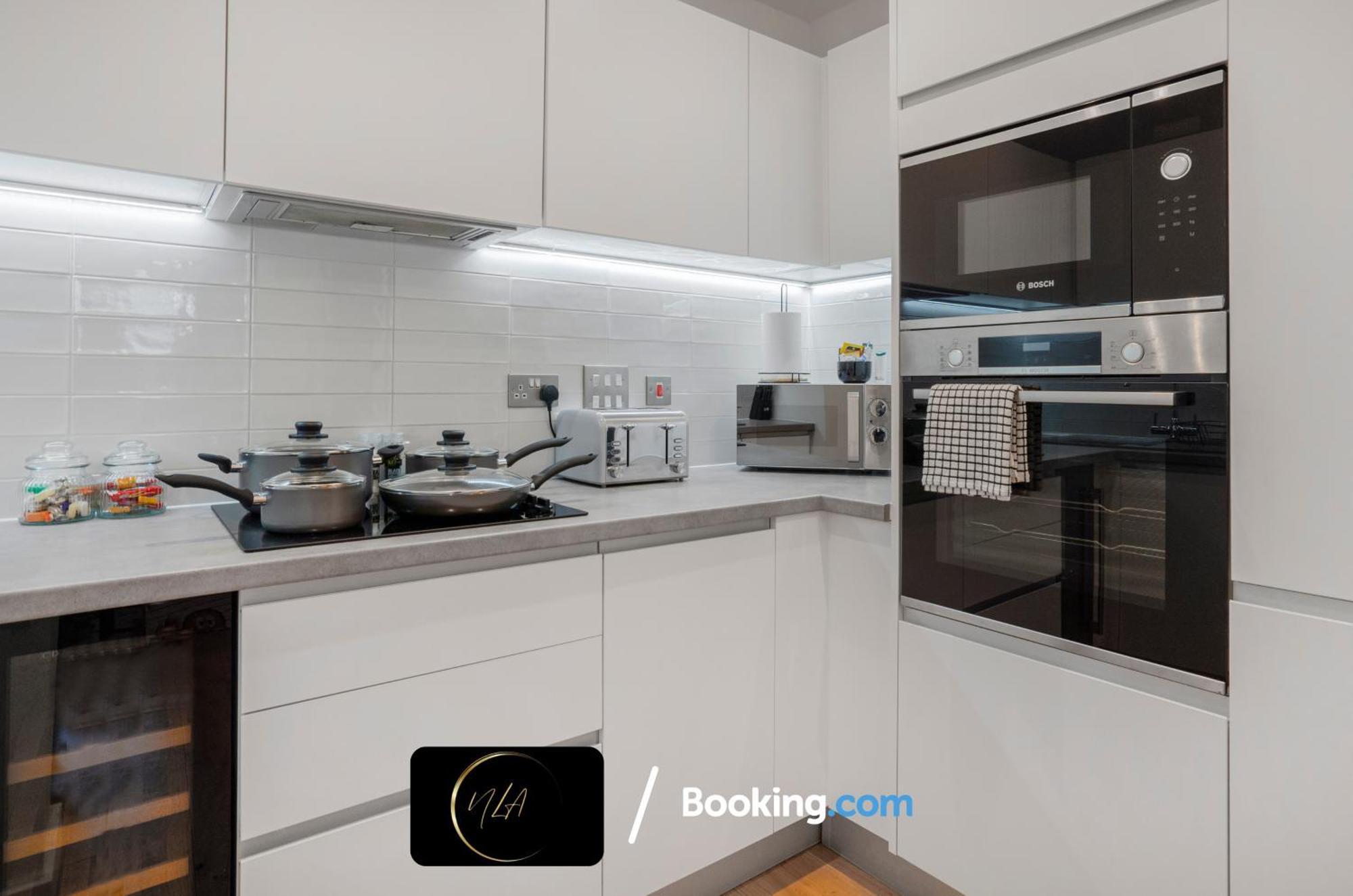 City Centre Apartment With Free Parking, 2 Bathrooms, Netflix And Wifi - Suitable For Contractors And Families - By Noor Luxury Accommodations Birmingham Buitenkant foto