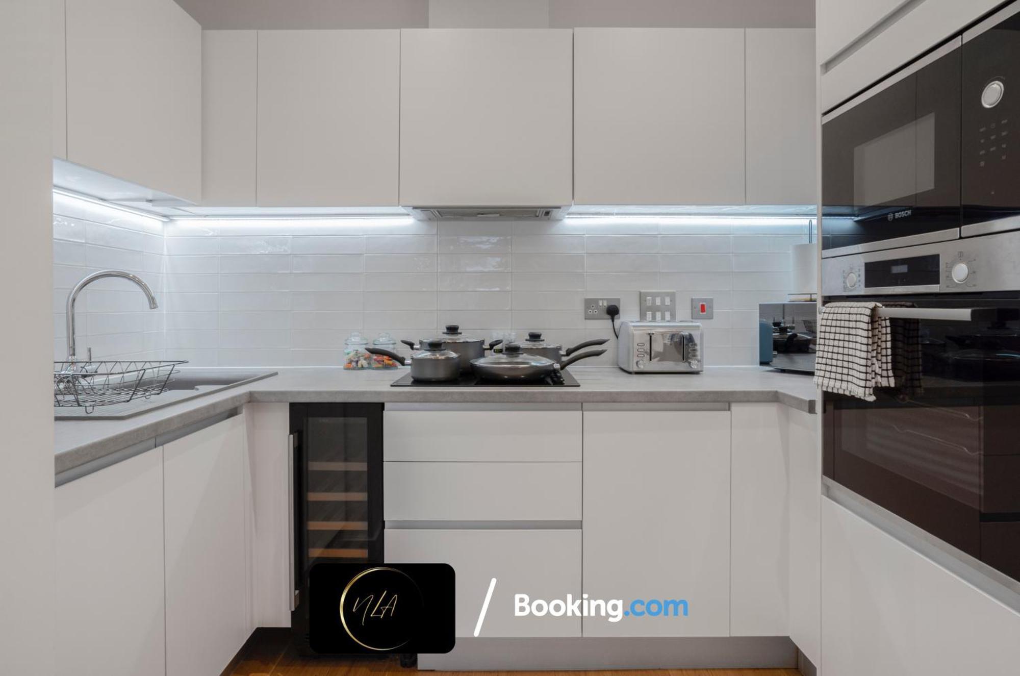 City Centre Apartment With Free Parking, 2 Bathrooms, Netflix And Wifi - Suitable For Contractors And Families - By Noor Luxury Accommodations Birmingham Buitenkant foto