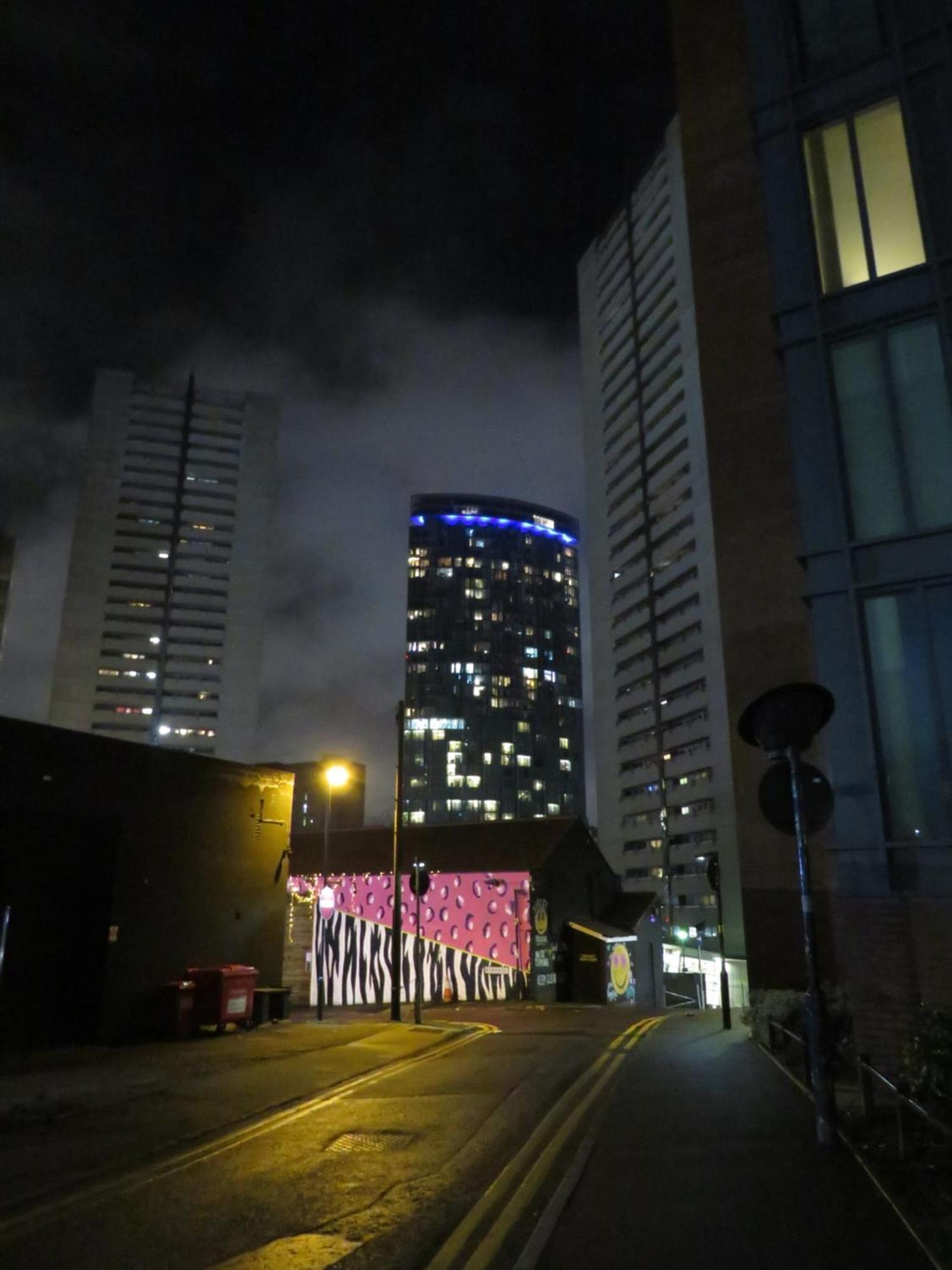 City Centre Apartment With Free Parking, 2 Bathrooms, Netflix And Wifi - Suitable For Contractors And Families - By Noor Luxury Accommodations Birmingham Buitenkant foto