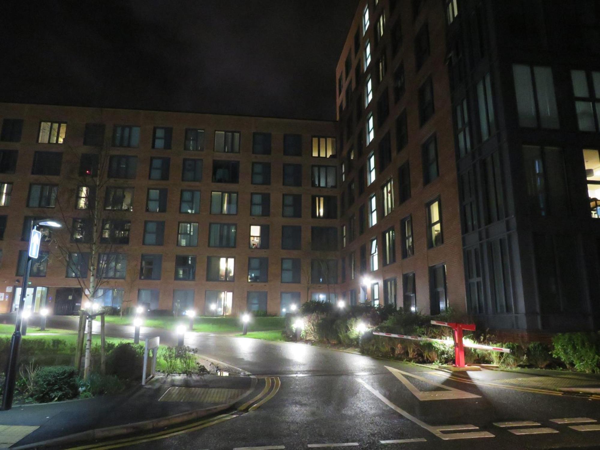 City Centre Apartment With Free Parking, 2 Bathrooms, Netflix And Wifi - Suitable For Contractors And Families - By Noor Luxury Accommodations Birmingham Buitenkant foto